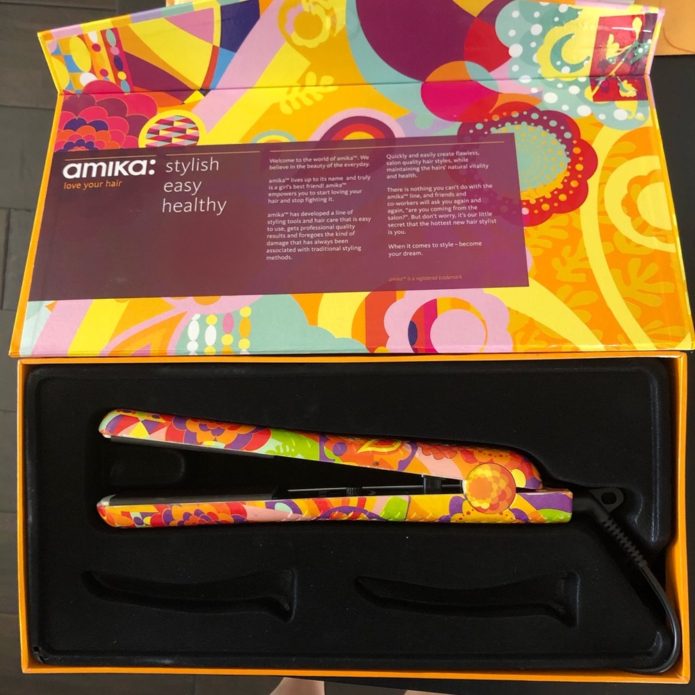 Amika ceramic hair straightener
